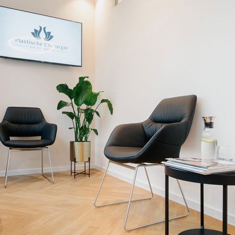 Plastische Chirurgie Stuttgart – Dr. T. Kalt & Dr. C. Schrodt Foto 2